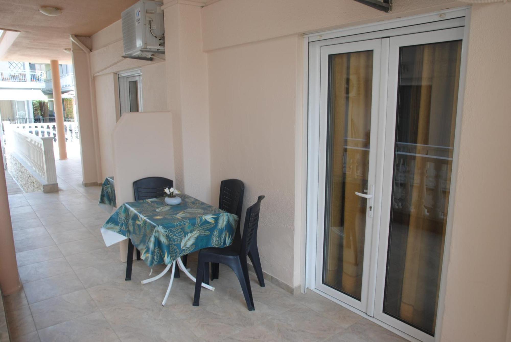 Light Blue Paralia Apartments Buitenkant foto
