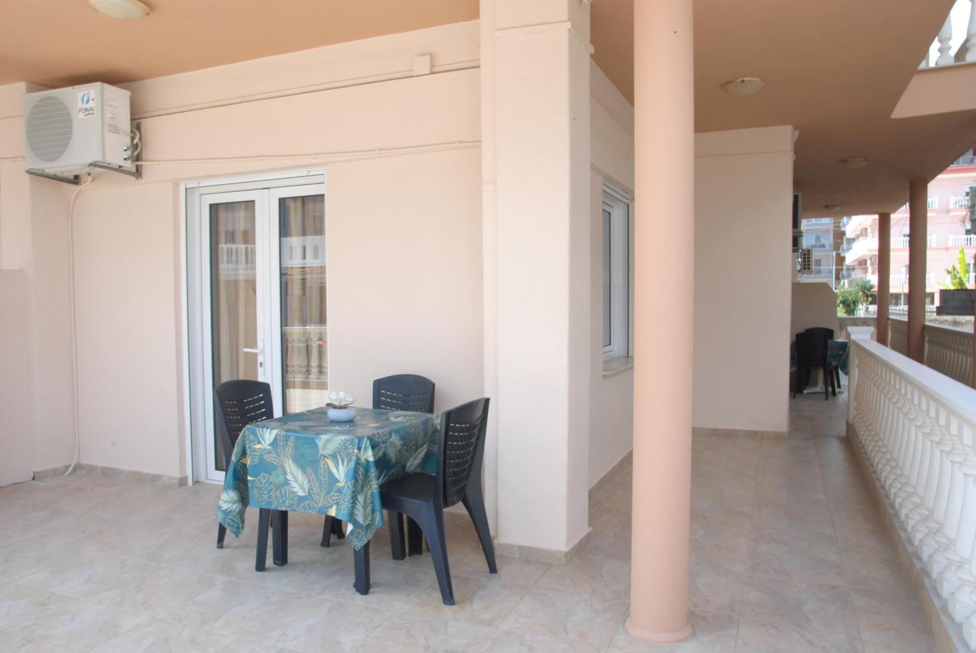 Light Blue Paralia Apartments Buitenkant foto