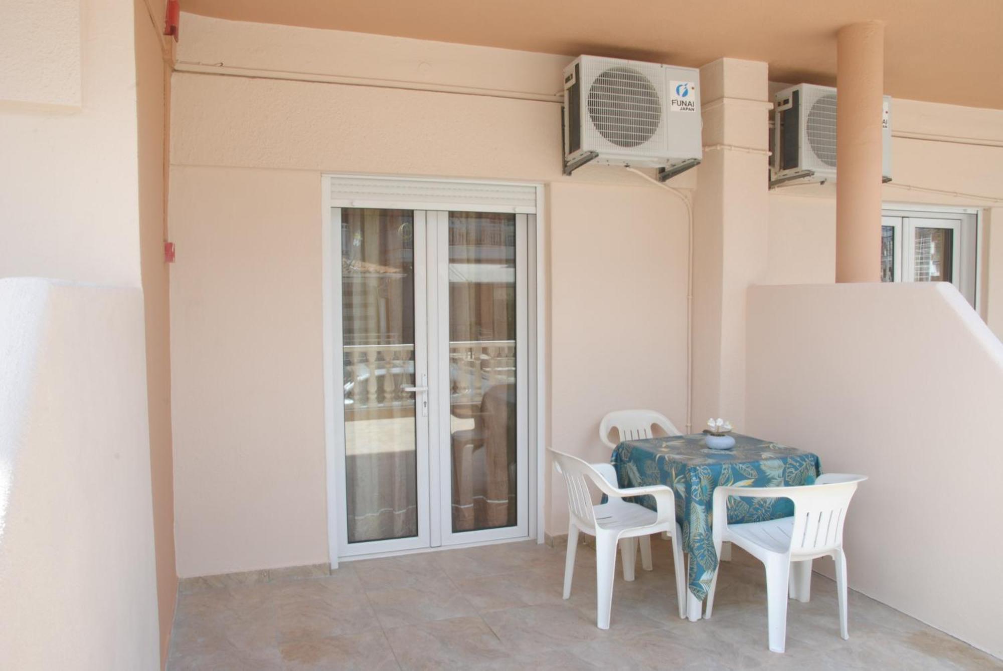 Light Blue Paralia Apartments Buitenkant foto