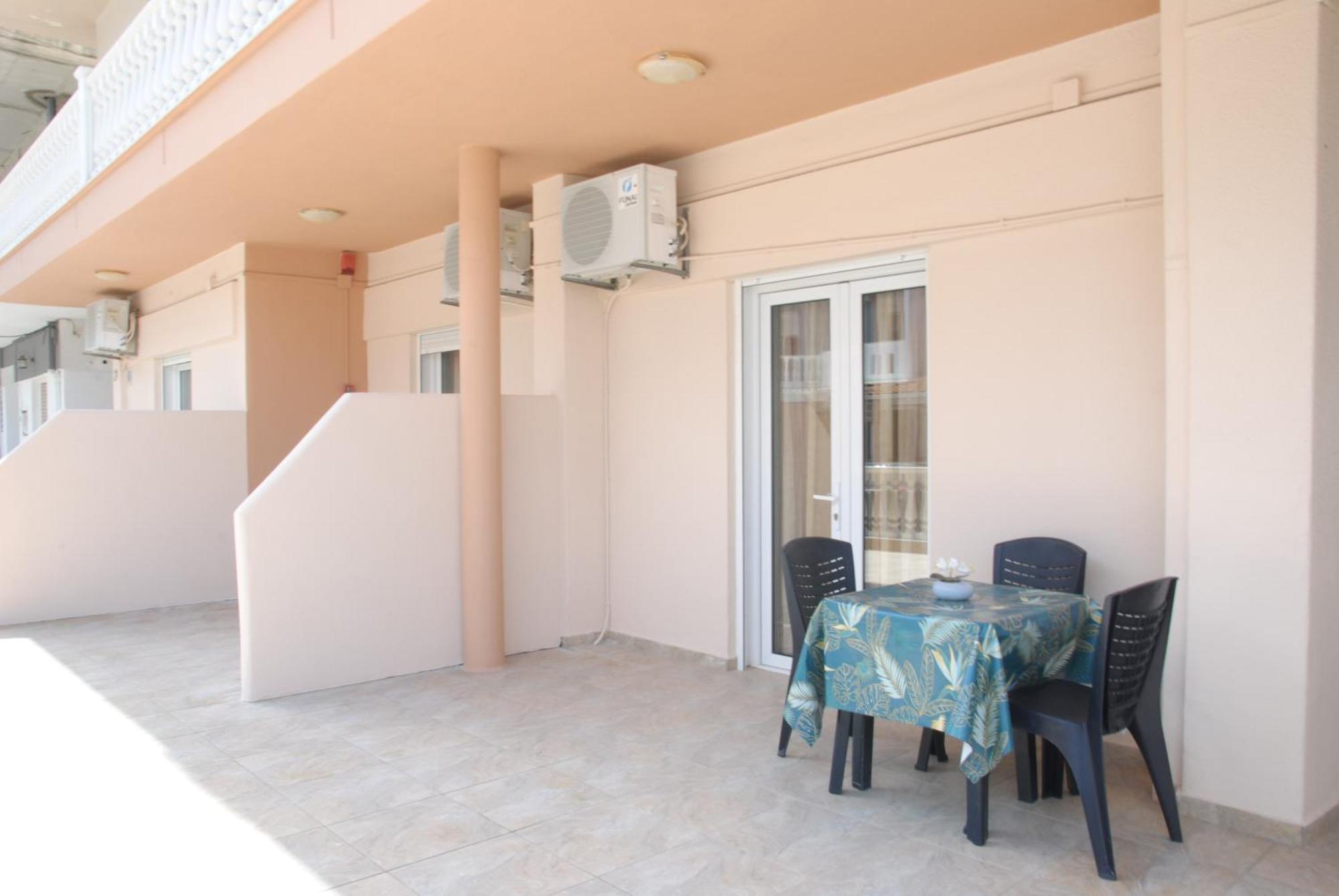 Light Blue Paralia Apartments Buitenkant foto